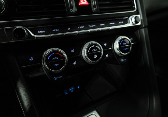 Подержанный автомобиль Genesis G70 2021 года (18 фото)