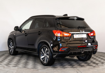 Подержанный автомобиль Mitsubishi ASX 2019 года (7 фото)