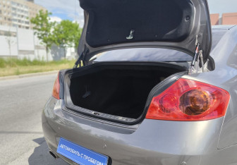 Подержанный автомобиль Infiniti G Sedan 2010 года (9 фото)