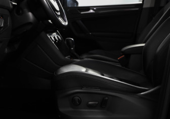 Подержанный автомобиль Volkswagen Tiguan 2017 года (23 фото)