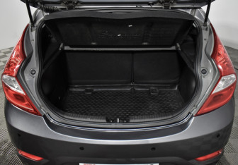 Подержанный автомобиль Hyundai Solaris Hatchback 2012 года (19 фото)