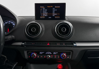 Подержанный автомобиль Audi A3 Hatchback 2015 года (17 фото)