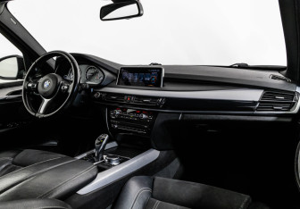 Подержанный автомобиль BMW X5 2017 года (10 фото)