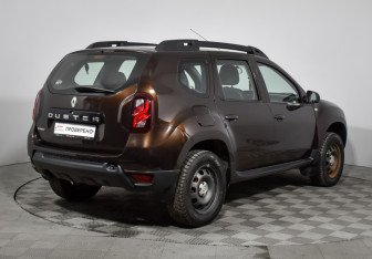 Подержанный автомобиль Renault Duster 2017 года (5 фото)