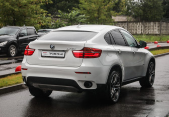 Подержанный автомобиль BMW X6 2013 года (6 фото)