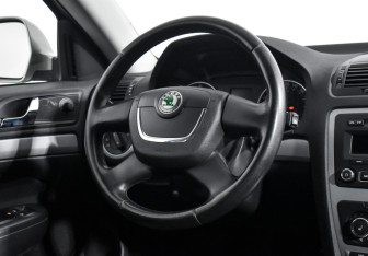 Подержанный автомобиль Skoda Octavia Liftback 2012 года (15 фото)