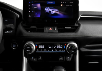 Подержанный автомобиль Toyota RAV4 2024 года (15 фото)