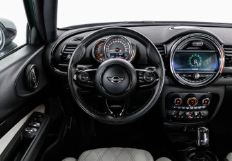 Подержанный автомобиль MINI Clubman Wagon 2019 года (13 фото)