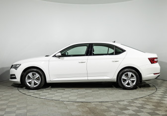 Подержанный автомобиль Skoda Superb Liftback 2020 года (8 фото)