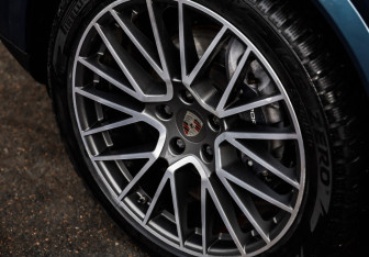 Подержанный автомобиль Porsche Cayenne 2019 года (10 фото)