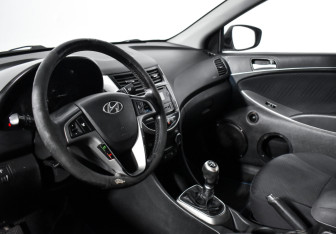 Подержанный автомобиль Hyundai Solaris Sedan 2015 года (9 фото)