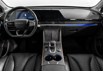 Подержанный автомобиль Omoda C5 2023 года (15 фото)