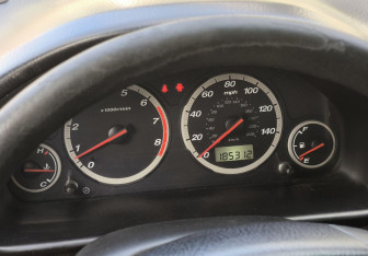 Подержанный автомобиль Honda CR-V 2002 года (16 фото)
