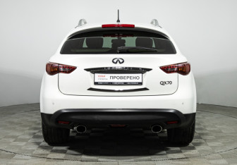 Подержанный автомобиль Infiniti QX70 2016 года (6 фото)