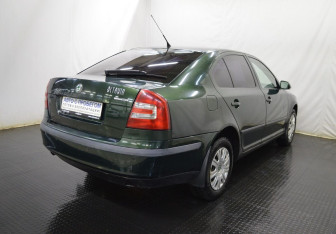 Подержанный автомобиль Skoda Octavia Liftback 2005 года (5 фото)
