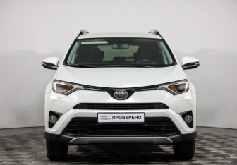 Подержанный автомобиль Toyota RAV4 2017 года (2 фото)