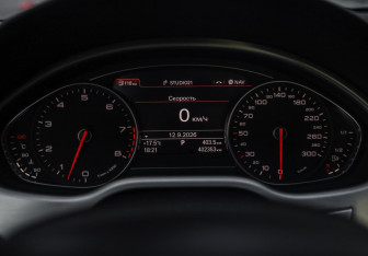 Подержанный автомобиль Audi A8 2011 года (13 фото)