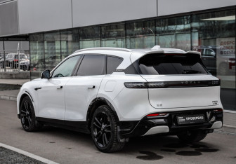 Подержанный автомобиль Voyah Free 2023 года (8 фото)