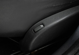 Подержанный автомобиль Renault Sandero 2011 года (16 фото)