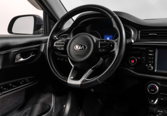 Подержанный автомобиль Kia Rio Hatchback 2018 года (15 фото)