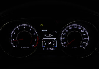 Подержанный автомобиль Peugeot 4007 2012 года (17 фото)