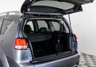 Подержанный автомобиль Citroen C-Crosser 2008 года (17 фото)