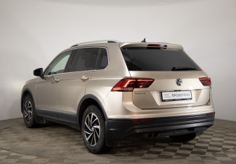 Подержанный автомобиль Volkswagen Tiguan 2018 года (7 фото)