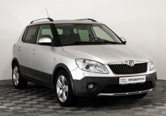 Подержанный автомобиль Skoda Fabia Hatchback 2011 года (3 фото)