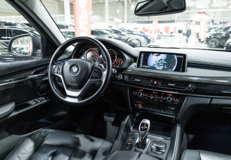 Подержанный автомобиль BMW X6 2019 года (20 фото)