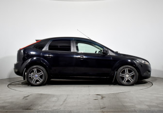 Подержанный автомобиль Ford Focus Hatchback 2010 года (4 фото)
