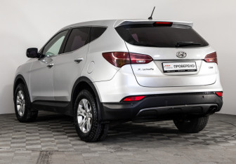 Подержанный автомобиль Hyundai Santa Fe 2012 года (7 фото)