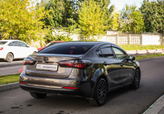 Подержанный автомобиль Kia Cerato Sedan 2015 года (6 фото)