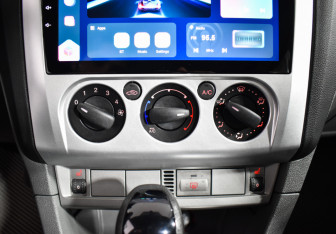 Подержанный автомобиль Ford Focus Hatchback 2010 года (16 фото)