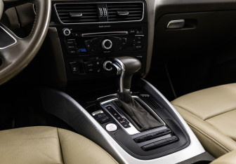 Подержанный автомобиль Audi Q5 2012 года (14 фото)