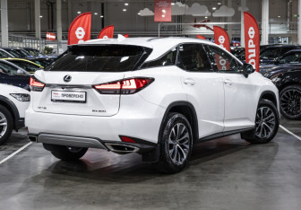 Подержанный автомобиль Lexus RX 2021 года (7 фото)