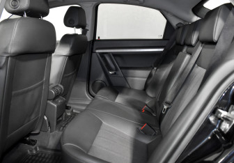 Подержанный автомобиль Opel Vectra Liftback 2008 года (11 фото)