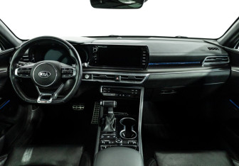 Подержанный автомобиль Kia K5 2020 года (13 фото)