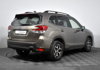 Подержанный автомобиль Subaru Forester Suv 2019 года (5 фото)