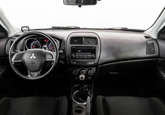 Подержанный автомобиль Mitsubishi ASX 2014 года (10 фото)