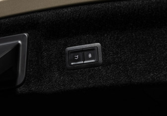 Подержанный автомобиль Hongqi H9 2023 года (29 фото)