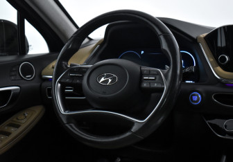 Подержанный автомобиль Hyundai Sonata 2020 года (16 фото)