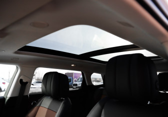 Подержанный автомобиль Land Rover Range Rover Evoque 2024 года (32 фото)