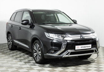 Подержанный автомобиль Mitsubishi Outlander 2018 года (3 фото)