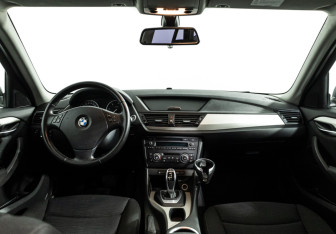 Подержанный автомобиль BMW X1 2012 года (13 фото)