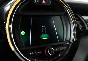 Подержанный автомобиль MINI Hatch 2018 года (15 фото)