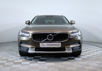 Подержанный автомобиль Volvo V90 Cross Country 2017 года (2 фото)