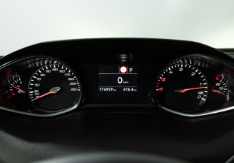 Подержанный автомобиль Peugeot 308 Wagon 2018 года (12 фото)
