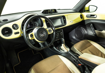 Подержанный автомобиль Volkswagen Beetle Hatchback 2014 года (11 фото)