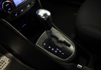Подержанный автомобиль Hyundai Solaris Hatchback 2013 года (14 фото)
