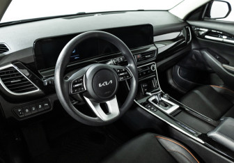 Подержанный автомобиль Kia Seltos 2024 года (11 фото)